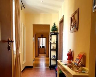2 passi dal mare - Finale Ligure - Hallway