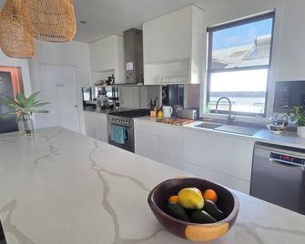 Spectacular waterfront home with private jetty - Woy Woy - Kitchen