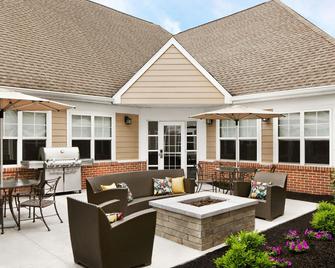 Residence Inn by Marriott Harrisburg Carlisle - Carlisle - Patio