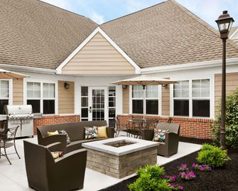 Residence Inn by Marriott Harrisburg Carlisle - Carlisle - Патіо