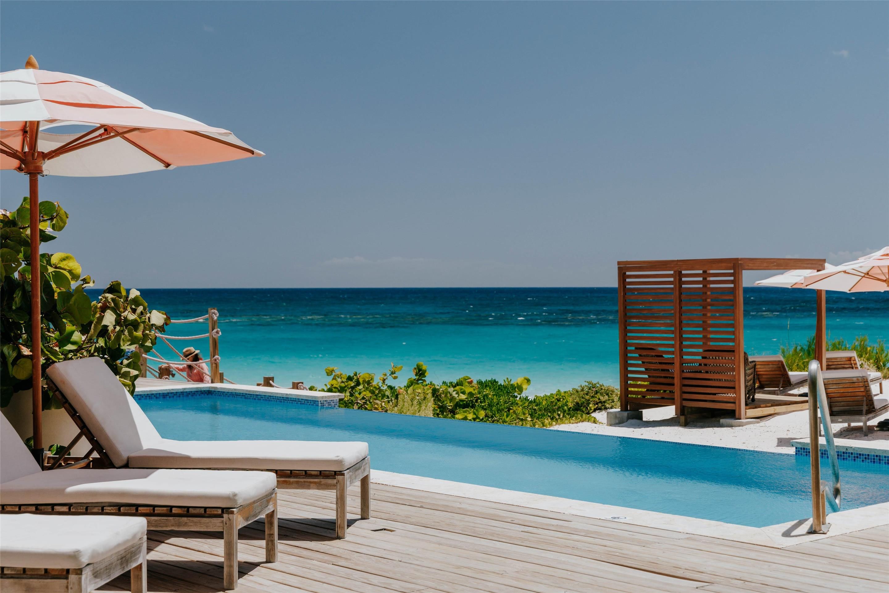 بينك ساندز ريزورت - Dunmore Town - حوض السباحة