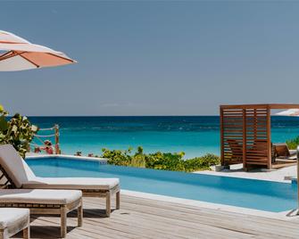 Pink Sands Resort - Dunmore Town - בריכה