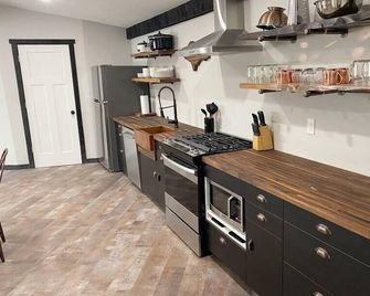 Rustic, Yet Modern Trailside Cottage/Mtu 2.3 Miles - Hancock - Cocina