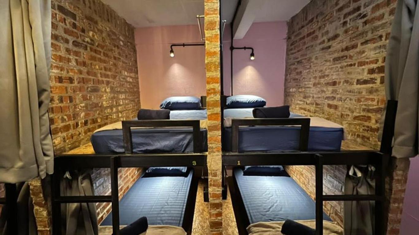 Riverbank Dungun Guesthouse & Cafe