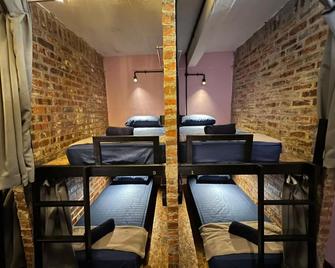 Riverbank Dungun Guesthouse & Cafe - Dungun - Bedroom