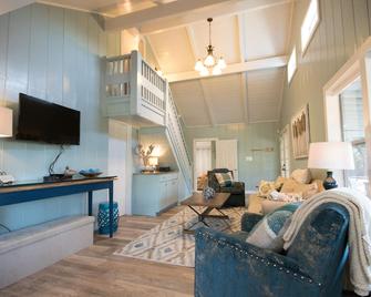 Cade Loop Hideaway-HotTub/Plunge Pool/Private Riverfront - Ingram - Sala de estar