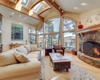 Mountain view house with deck, fireplaces, steam shower & views into lake - Crystal Bay - Living room