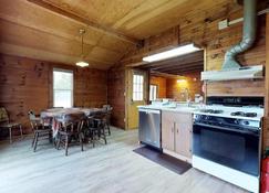 Penthouse, Steps to the Sandy Beach & clear water - Chesterfield - Cocina