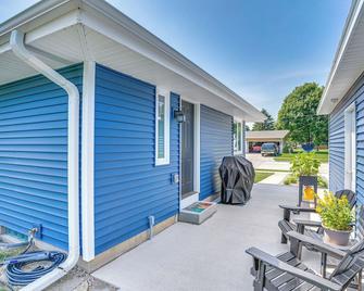 2 Mi to Lincoln Park Zoo: Family-Friendly Home - Manitowoc - Patio