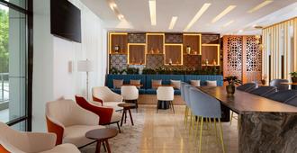 DoubleTree by Hilton Shymkent - Šymkent - Area lounge