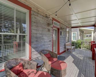 Family Tides by Seabrook Hospitality - Pacific Beach - Patio