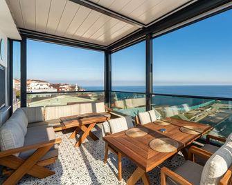 Modern Sea View Penthouse with Private Terrace – 20 Min to IST - Karaburun - Balcón