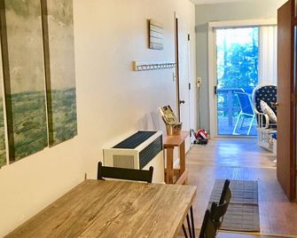 Traverse City 12 min to downtown, Spider Lake, On-site Rentals, Pet Friendly - Traverse City - Dining room