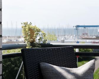 Strandhaus am Yachthafen Hafensicht - Grömitz - Balcón