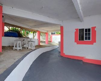 Beautiful 1-bedroom, in St Thomas, Jamaica - Morant Bay - Patio