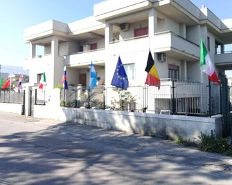 آي آي دوموس - بومباي - مبنى