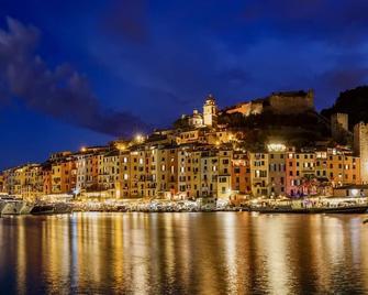 Capitolare Tower - Portovenere - Edificio