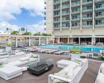 29th floor studio with two full size beds - 檀香山 - 游泳池