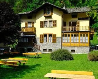 Hotel Villa Tedaldi - Gressoney-Saint-Jean - Building