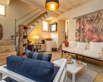 Charmantes Dorfhaus mit Meerblick im Ältesten Teil von Andratx - Andratx - Wohnzimmer