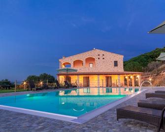Casalfarano - Cupra Marittima - Piscina