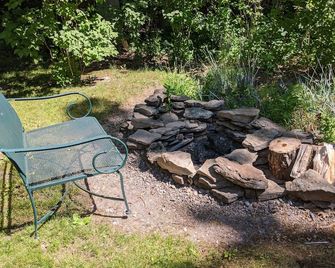 Romantic Cabin Rental With Wi-Fi Near La - Sackets Harbor - Patio