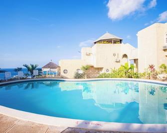 Columbus Heights Ocean View Large Studio - Ocho Rios - Basen