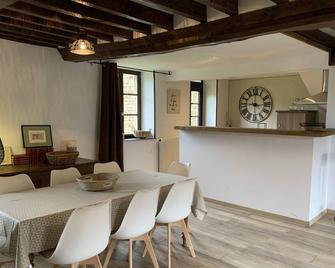 Large, warm and quiet country house - Orgères-la-Roche - Comedor