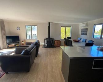 Ribbonwood Cottage - Lake Tekapo - Living room