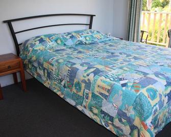 Pippies Beachhouse Backpackers - Rainbow Beach - Bedroom