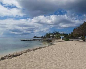 Fabulous one bedroom in West Bay - West Bay - Beach