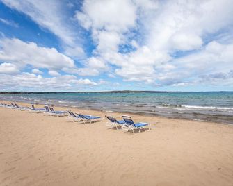 Stateroom 322 Beachfront Condo Downtown Tart Trail - Traverse City - Strand