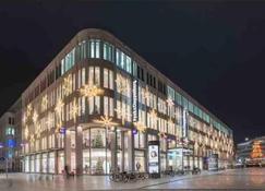 Middle of the city center, with balcony - Hannover - Gebouw