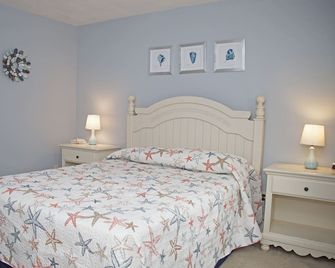 Spacious 3 bedroom home just steps from the bay beach and best sunsets! - Villas - Bedroom