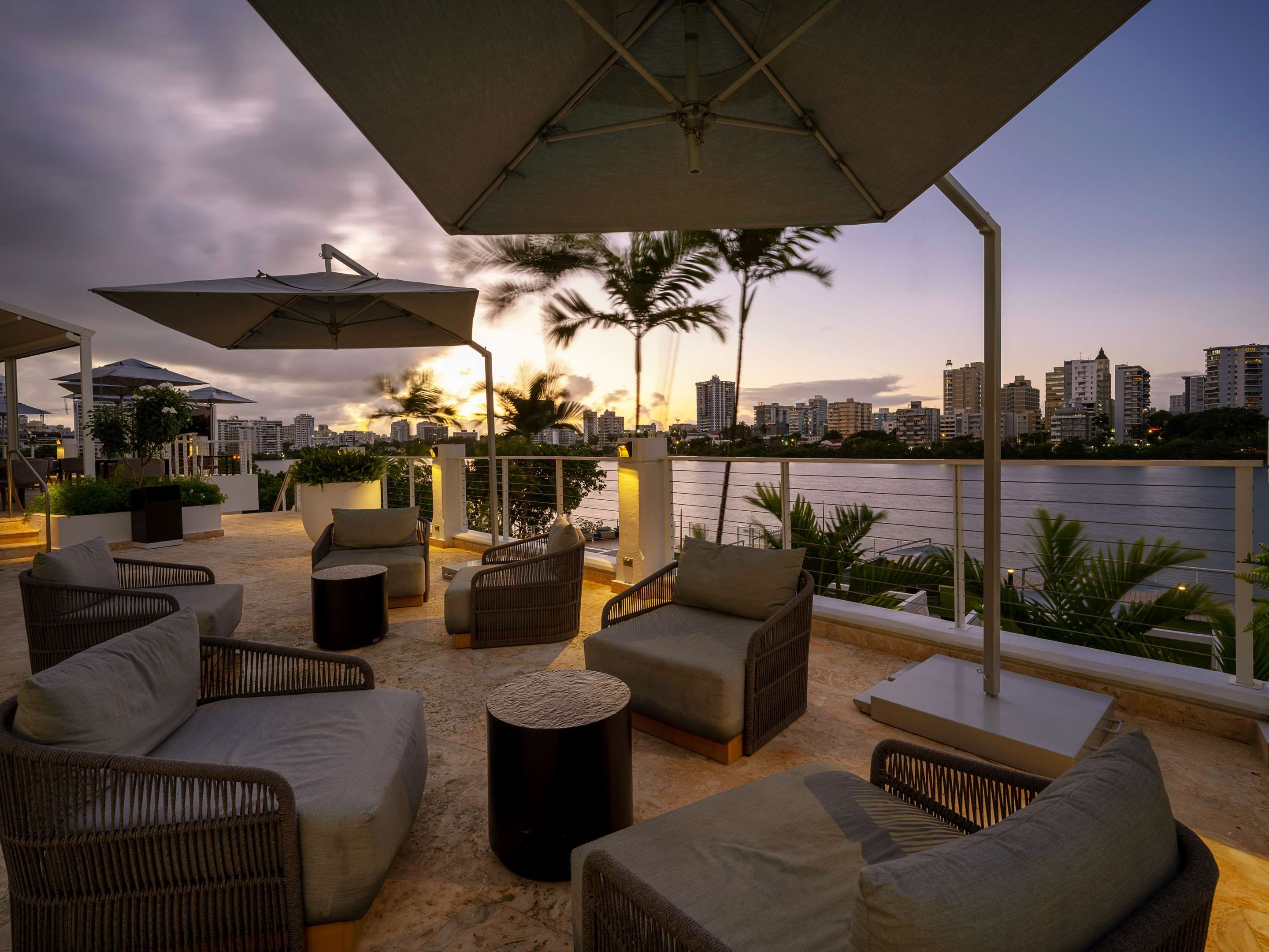 هيلتون جاردن إن سان خوان كوندادو - سان جوان - شرفة مرصوفة