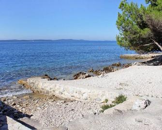 Family friendly seaside apartments Kozino, Zadar - 5749 - Petrčane - Strand