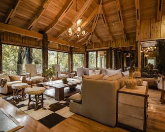 Huilo Huilo Nawelpi Lodge - Neltume - Lounge