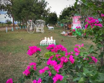 Mourakot Resort - Phatthana Nikhom - Patio