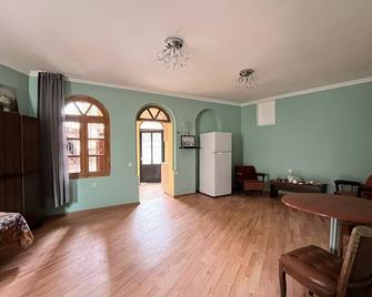 250 meters from the Freedom square Metro - Tiflis - Oturma odası