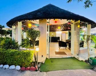 Corbett Fun Resort - Rāmnagar - Patio