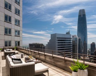 Four Seasons Hotel San Francisco at Embarcadero - סן פרנסיסקו - מרפסת