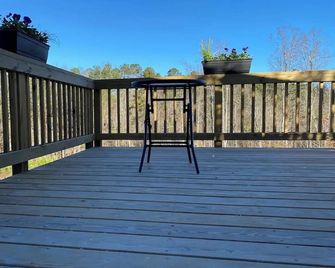 Modern, access to everything 3 min to lake Lanier. - Buford - Balkon