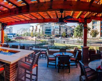 Overton Hotel and Conference Center - לאבוק - מסעדה