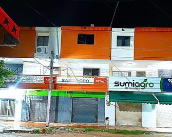 Hotel Tres Estrellas Fundacion - Fundación - Building