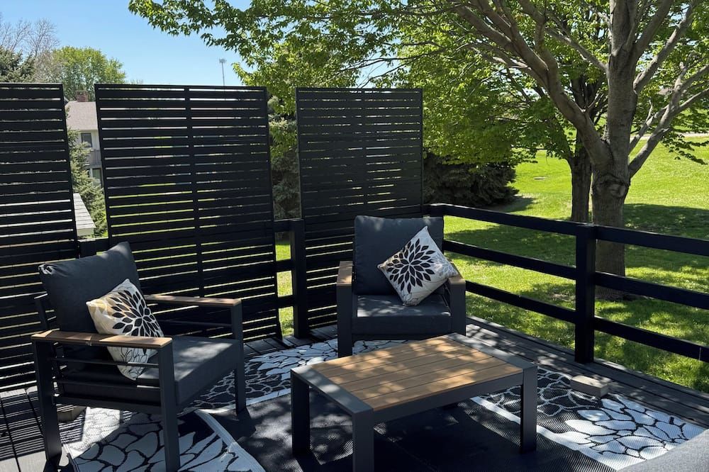 The Amsterdam Abode- Located on Quiet Cul-de-sac With No Backyard Neighbors