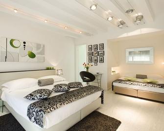 Royal Suites - Split - Bedroom