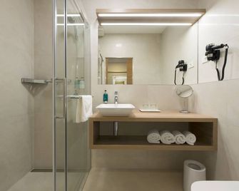 Ahotel Ljubljana - Ljubljana - Bathroom