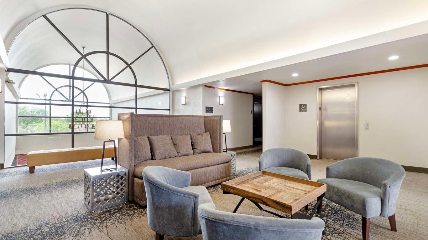 بست ويسترن نورويست كوربوس كريستي إن آند سويتس