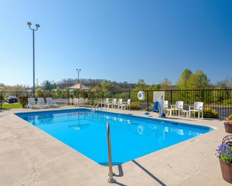 Hampton Inn Parkersburg-Mineral Wells - Mineral Wells - Bazén