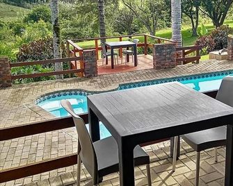 Farm View Guest House - East London - Pool